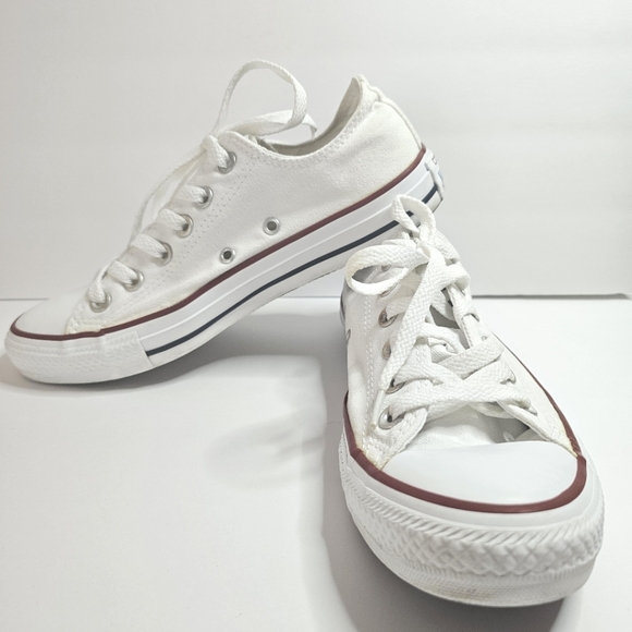 Converse Shoes - Converse Classic White Low Top Lace up Chuck Taylors Women's Size 8